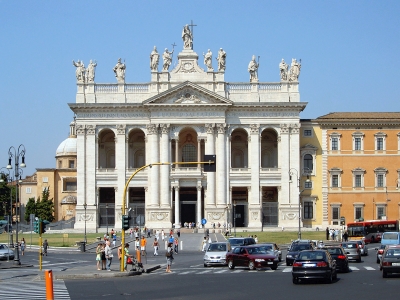 Die Basilika San Giovanni in Laterano (Lateranbasilika) ist Kathedrale des Erzbistums Rom und eine der sieben Pilgerkirchen in Rom. 